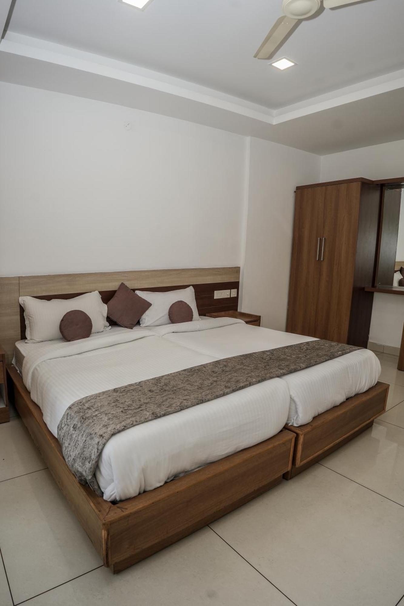 Hotel Lets Stay Kochi Zewnętrze zdjęcie