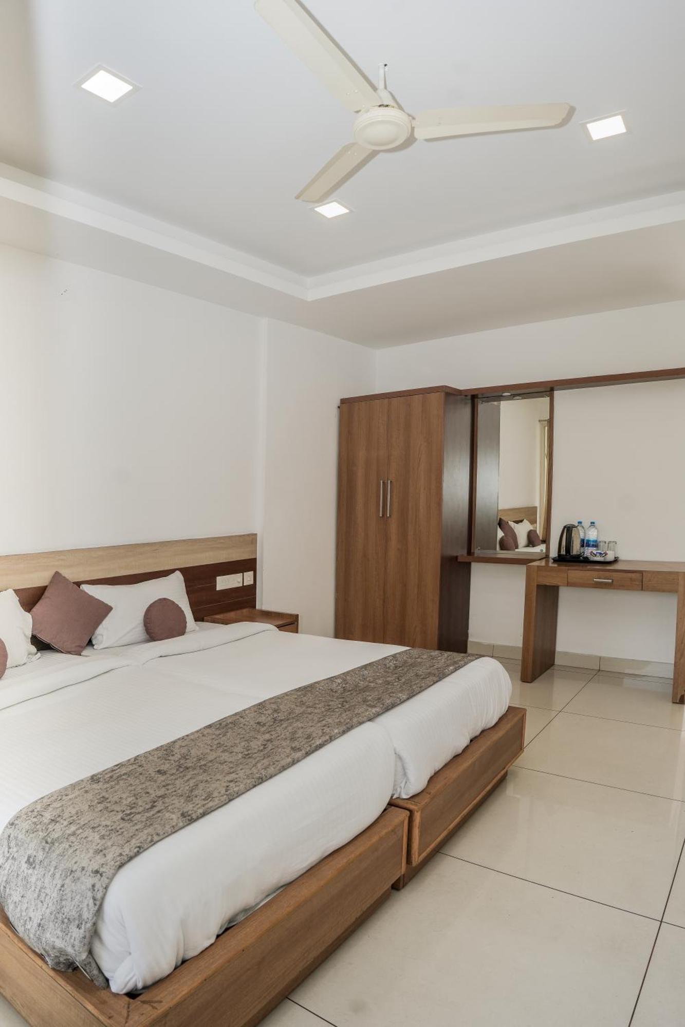 Hotel Lets Stay Kochi Zewnętrze zdjęcie